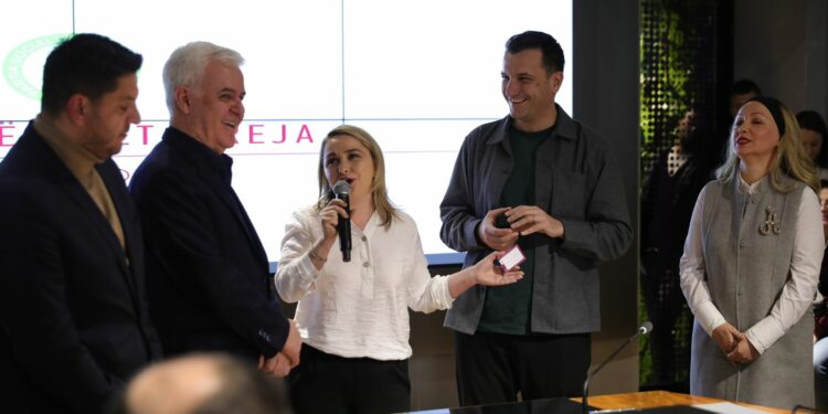 Transformimi i rrugës “Myslym Shyri”, Veliaj: Sistemuan nga rrjeti nëntokës, trotuaret dhe fasadat e pallateve