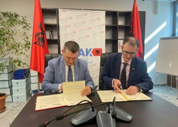 SPAK dhe Britanikët bëhen bashkë kundër Krimit, Pastrimit të Parave dhe Zyrtarëve të Korruptuar. Dumani firmos dokumentin me NCA / FOTO