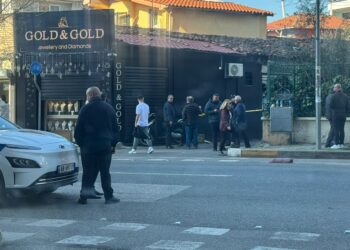 Maskat grabisin argjendarinë te “Rruga e Dibrës”, marrin bizhuteri me vlerë