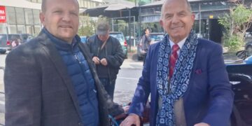 Turizmi Elitar në Sazanin e “braktisur” / Sazan  Guri për WebLajm: Shqiptarët do të humbasin Ishullin dhe Turizmin, do ta kenë ëndërr bregdetin! Video e plotë