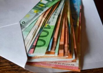 Shifër rekord/ Emigrantët dërguan 930 milionë Euro në Shqipëri në vitin 2023