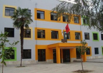 Gjimnazi “Petro Nini Luarasi” do të rikonstruktohet