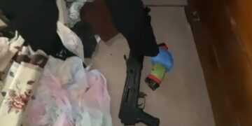 Zbulohet baza e dytë e armëve në Durrës që furnizonte grupet kriminale