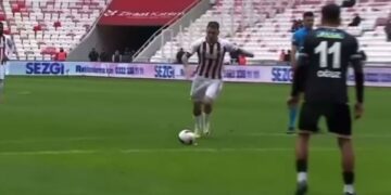 Rey Manaj shënon gol të çmendur në Turqi