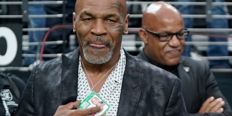 Mike Tyson rikthehet në ring