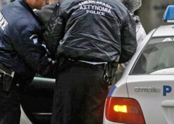 Arrestohen policët grekë e shqiptarë, transportonin drogë me makinën e policisë