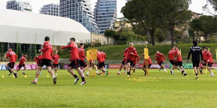 Miqësorja me Kilin, kuqezinjtë nisin stërvitjen