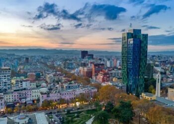 E përditshmja britanike: Tirana, qyteti evropian i përsosur për pushime në Pranverë