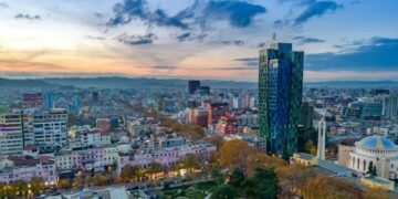 E përditshmja britanike: Tirana, qyteti evropian i përsosur për pushime në Pranverë