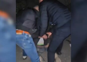 Trafikonte armë nga Maqedonia në Shqipëri, arrestohet 33-vjecari