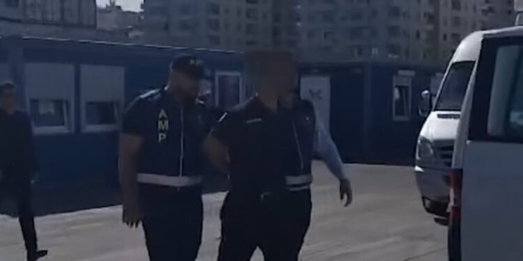 Nuk kontrolloi makinën që trafikonte armë, arrestohet polici në Portin e Durrësit/ Balla: Vijon vetëpastrimi në Policinë e Shtetit
