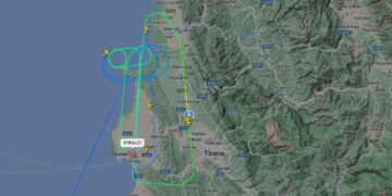 4 avionë “rrotullohen” mbi qiellin e Shqipërisë, nuk ulen dot në aeroportin e Rinasit