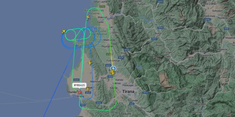 4 avionë “rrotullohen” mbi qiellin e Shqipërisë, nuk ulen dot në aeroportin e Rinasit