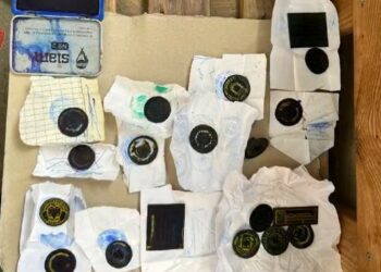 Zbulohet baza e falsifikimit të vulave dhe dokumenteve