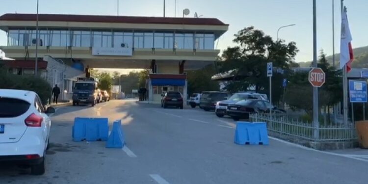 KUJDES! Grekët në Protestë, pala Helene mbyll 48 orë kufirin me Shqipërinë / paralizohet lëvizja