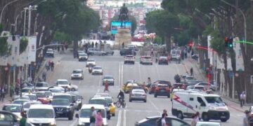 “Mbretërimit” të Benzit në rrugët e Shqipërisë po i vjen fundi