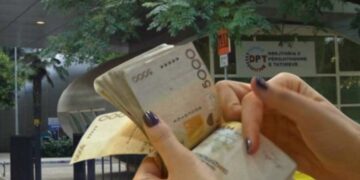 Zbulohet plani i qeverisë për tatimin e pagave të larta, si do të ndryshojnë taksat