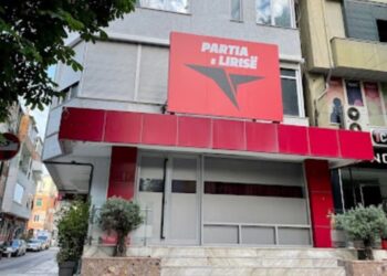 Hakerohen kompjuterat në selinë qëndrore të Partisë së Lirisë