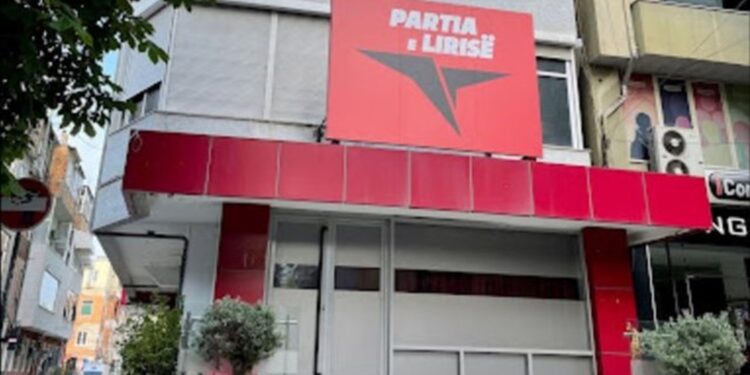 Hakerohen kompjuterat në selinë qëndrore të Partisë së Lirisë