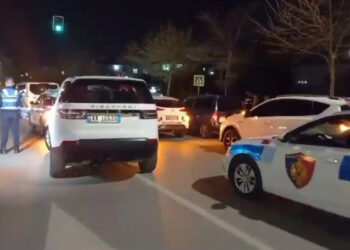 I ra të fikët kur pa 18-vjeçarin të vrarë/ Zbardhet dëshmia e 2 vajzave që ishin në makinë me viktimën