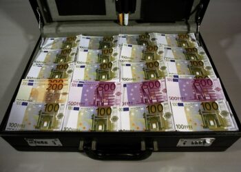 WebLajm zbardh dosjen, mesazhet e mashtruesit Florian Gjergji “Jam Taulant Balla, dua 100 mijë….”