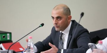 Dhunohet avokati i Sali Berishës, goditet me levë