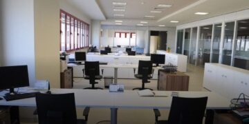 Zbrazet administrata, rritet numri i largimeve