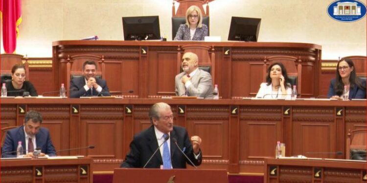 Ekskluzive/ Parlamenti i ndërpret pagën Kreut të Opozitës z.Sali Berisha, SPAK e mban në arrest shtëpie