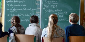 A janë kompjuterët apo librat më të mirë për të mësuar?