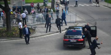 Atentat me armë Kryeministrit të Sllovakisë, në gjendje të rëndë (Pamjet e sulmit)