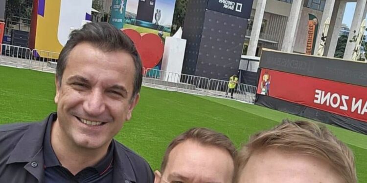Veliaj superbilet për në Gjermani! Kryebashkiaku ironi me “fakenews” fton tifozat ti bashkohen në Sheshin Skëndërbej