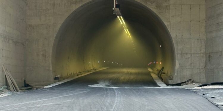 Shqipërisë i shtohet një tjetër aks me Galeri, Përfundon Investimi i ARRSH. Më 5 Korrik hapet Tuneli Llogarasë