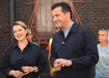 “Lagja e Artistëve” me imazh të ri pas rehabilitimit. Veliaj: Investimi në art prodhon edhe ekonomi