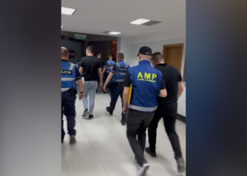 “Do të sjell një gru me vajzën 15 vjeç”, bisedat mes policit dhe organizatorit për kalimet ilegale nga Rinasi: Do vij me 500 sot (Dosja)