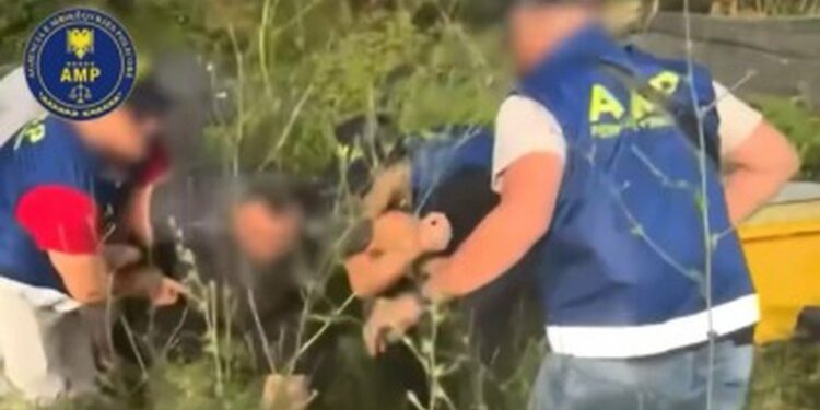 Biznesmeni ndihmoi të dehurin, Polici i hapi çështje fiktive duke i bërë presion për ti marrë para / DOSJA