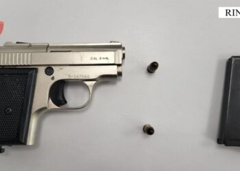 Me pistoletë në çantë, arrestohet 23-vjeçari në aeroportin e Rinasit