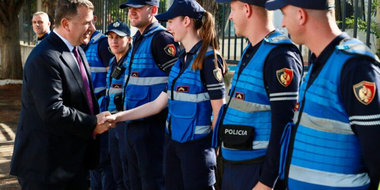 Rritja abuzive e çmimeve dhe evazioni fiskal me turizmin. Ministri Balla: Krimi ekonomik të zbres në terren, ndëshkim abuzuesve