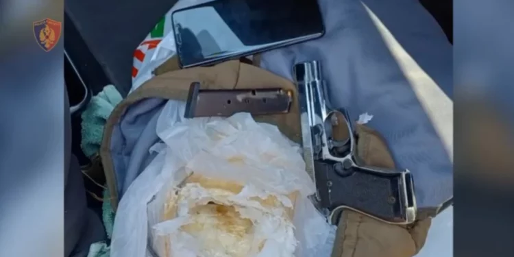 Parandalohet ngjarja e rëndë kriminale/ Arrestohet 48-vjeçari me armë zjarri dhe mina 