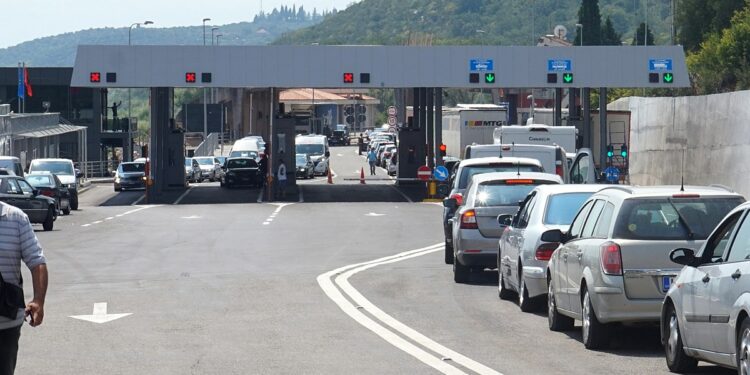 Dërgonin shqiptarë ilegalisht në ShBA për 20-45 mijë dollarë/ SPAK zbardh skemën e grupit kriminal, të përfshirë edhe policë