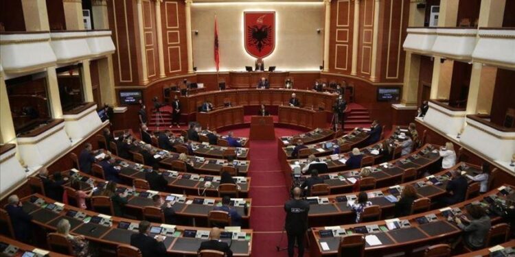 PS-PD bien dakord në Kuvend/ Ngrihet komisioni për mbikëqyrjen e KLSH, drejtimin e merr opozita 