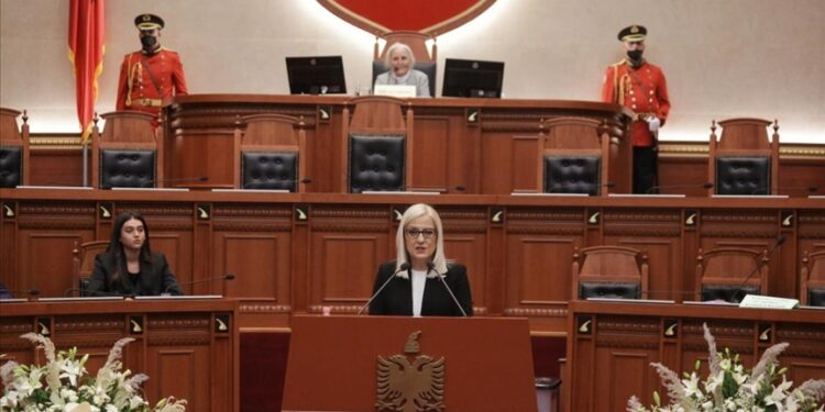 Lindita Nikolla jep dorëheqjen si kryetare e Kuvendit