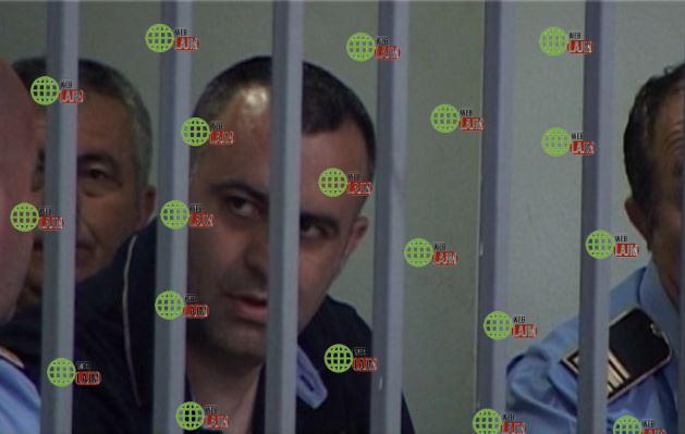 Dritan Dajti del nga qelia/ Merr pjesë në ceremoninë mortore të nënës së tij / pamjet