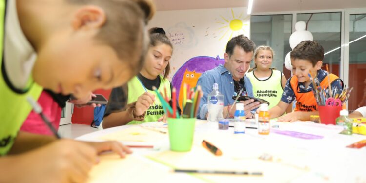 Kampi veror digjital, Bashkia Tiranë fton fëmijët: Socializim dhe aftësim / fotot