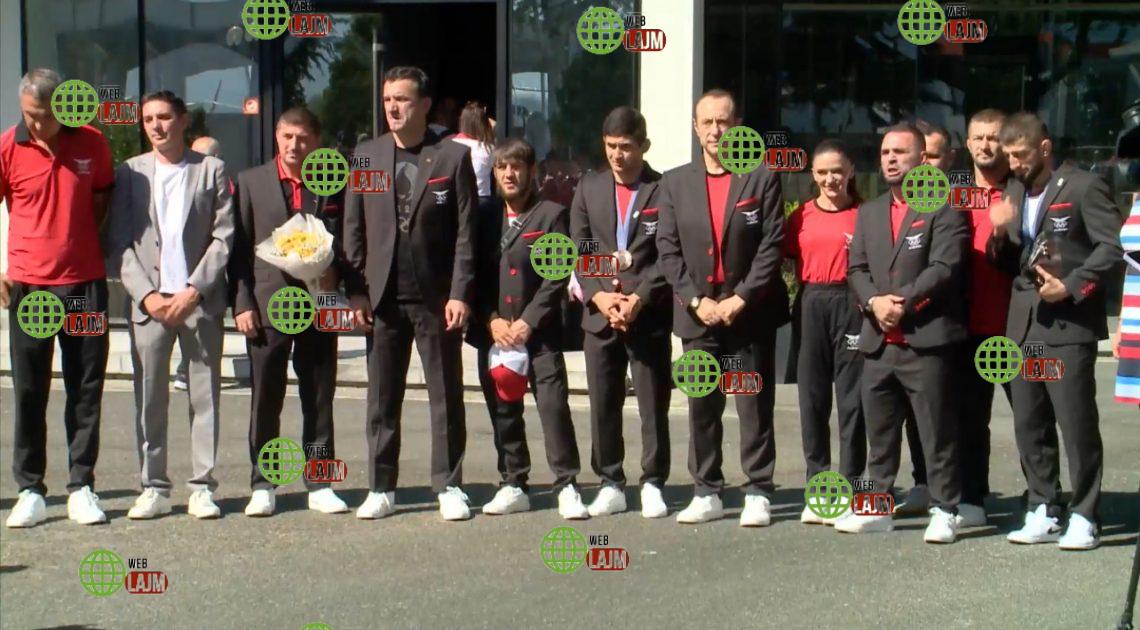 Shkruan historinë për Shqipërinë në Lojërat Olimpike/ Valiev dhe Dudaev mbërrijnë në Tiranë, mirëpriten nga kryebashkiaku Veliaj