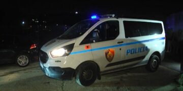 Të shtëna me armë zjarri në drejtim të një makine të blinduar në Vaun e Dejës, gjendet mjeti i braktisur / Pamjet