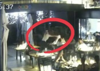 VIDEO/ Të “maskuara” me kapele, momenti kur Antonela dhe Mariela Berisha dhunojnë barbarisht Klea Prengën