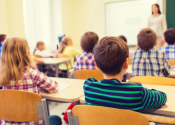 Numri i nxënësve në zonat rurale ra me 40% në një dekadë, dy herë më shumë se në qytete