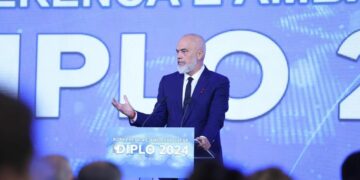 “Diplo 2024”, Rama përgëzon Ambasadoren Hajdaraga: Transformimi konsullor në Athinë shembull pozitiv