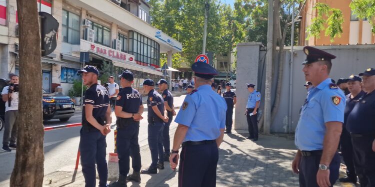 Berisha në Spak merret i pandehur / Policia kordon sigurie