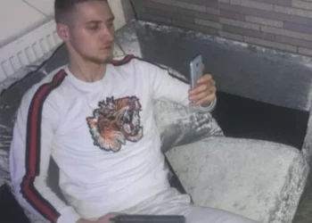 Ndodhej në arrest shtëpie për plagosje, 22-vjeçari abuzon seksualisht me një të mitur 